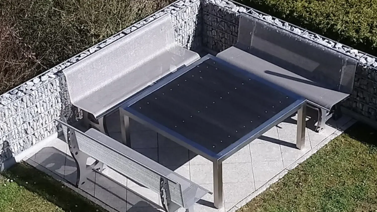 Terrassenmöbel Edelstahl mit WPC von Emek Stanz- & Schweißprozesse